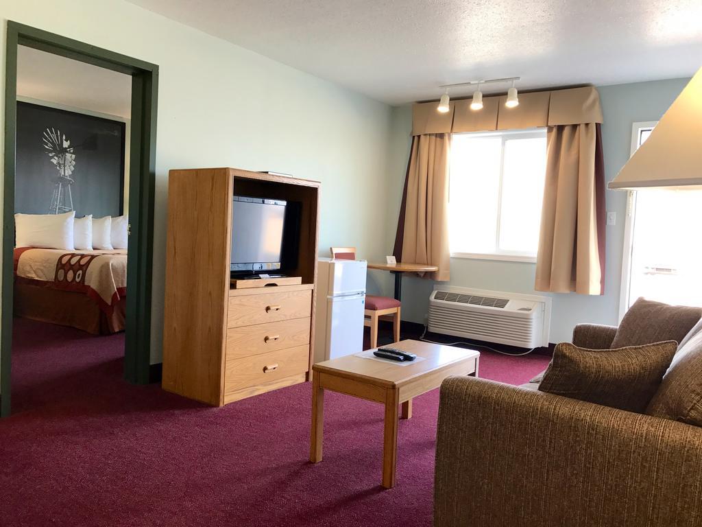 Super 8 By Wyndham Kindersley Exterior photo