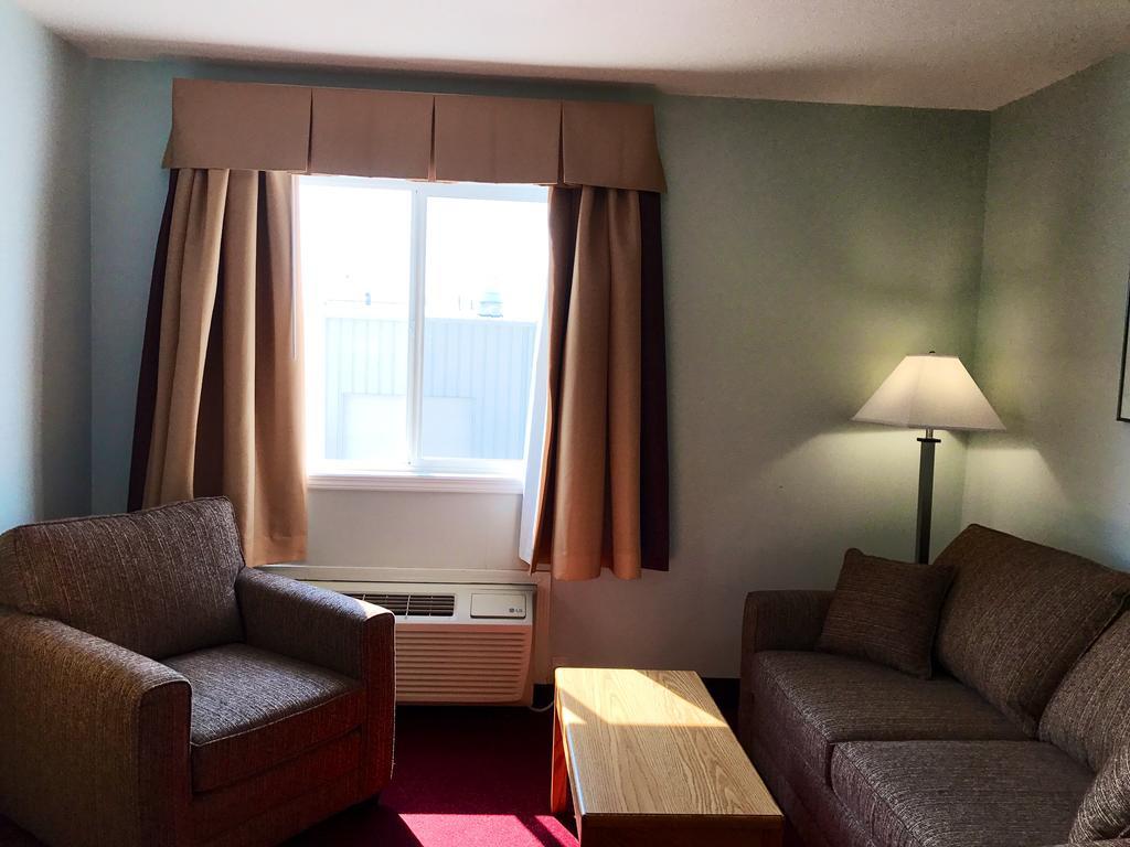 Super 8 By Wyndham Kindersley Exterior photo